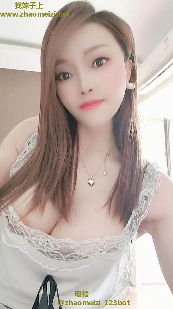 翘臀大胸少妇