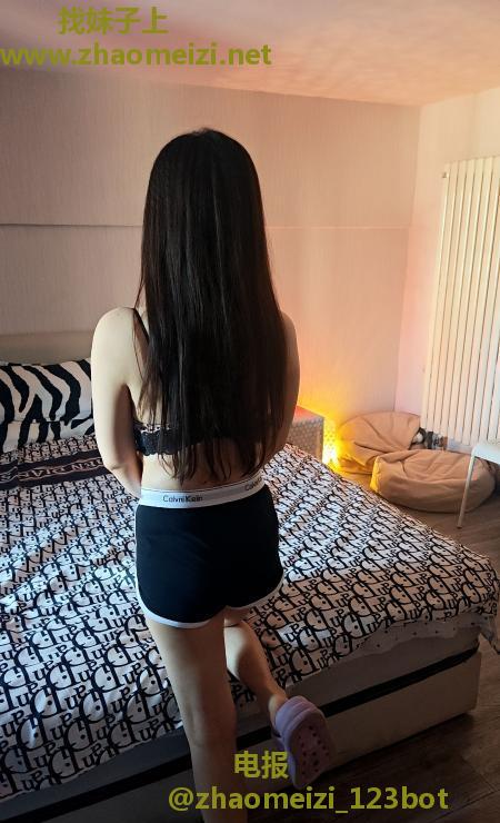 美乳嫩妹梦瑶