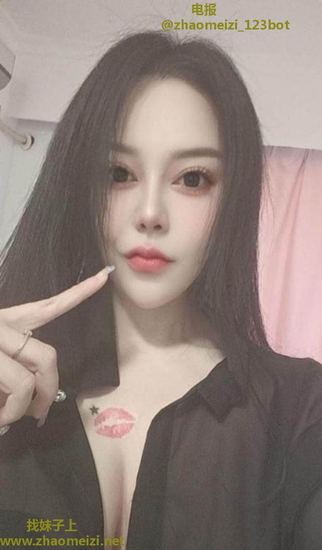 气质柔雅火辣身材小姐姐