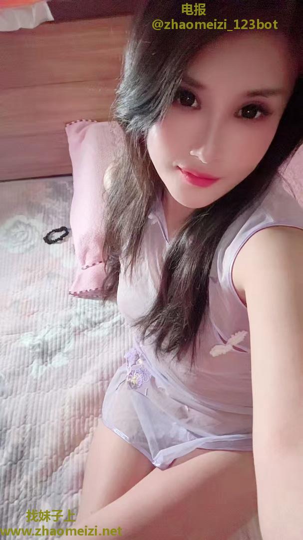 双桥娇小少妇