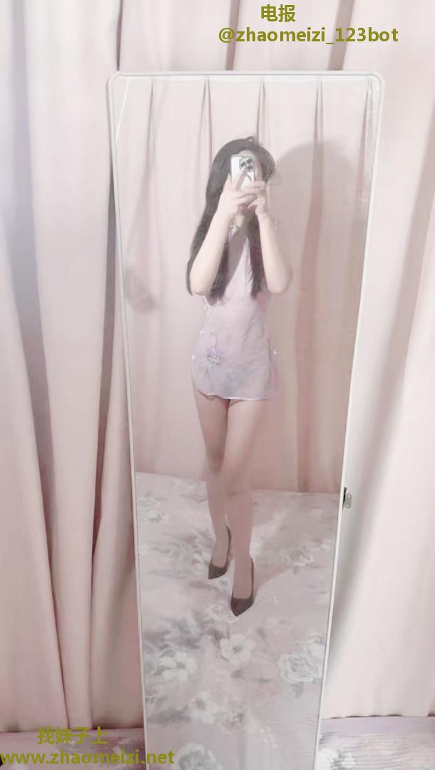 双桥娇小少妇