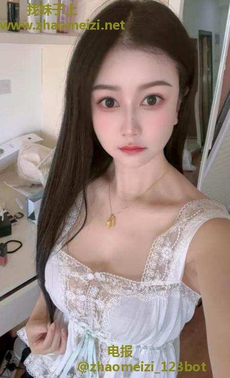 南山泡芙颜值身材一流