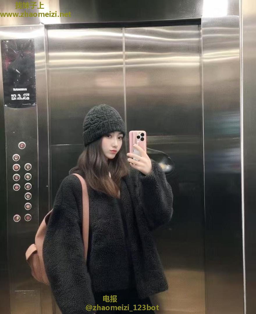苗条小姐姐