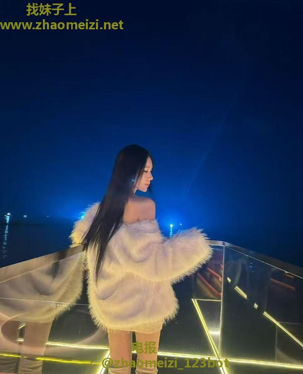 高颜值高挑美女