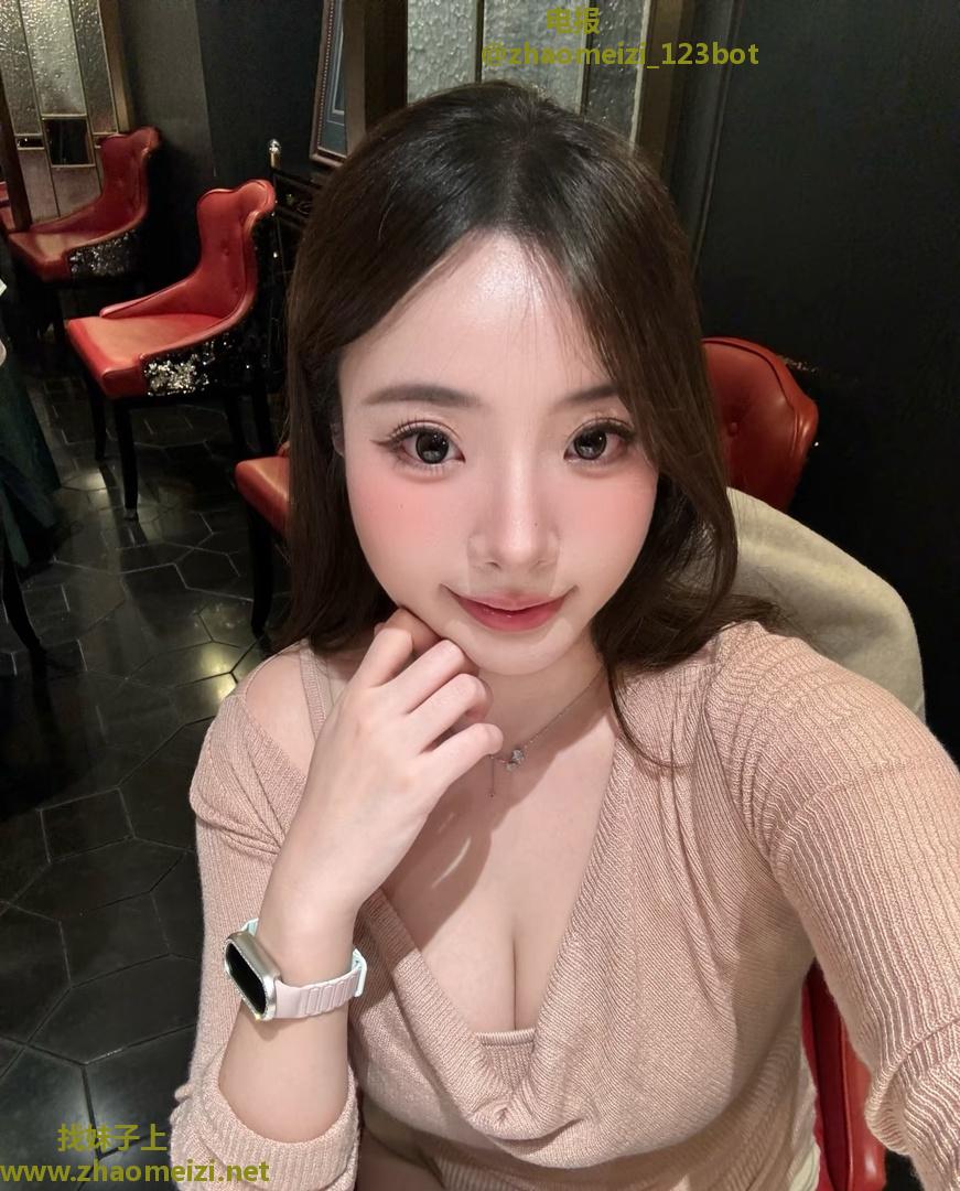 高颜值嫩妹