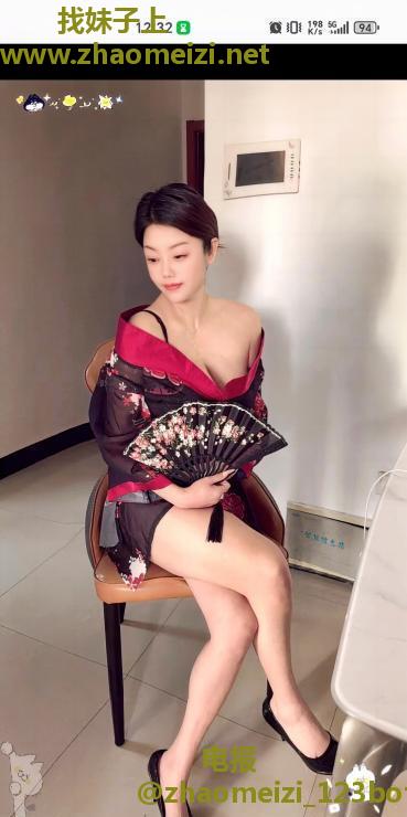 三堡风骚制服少妇