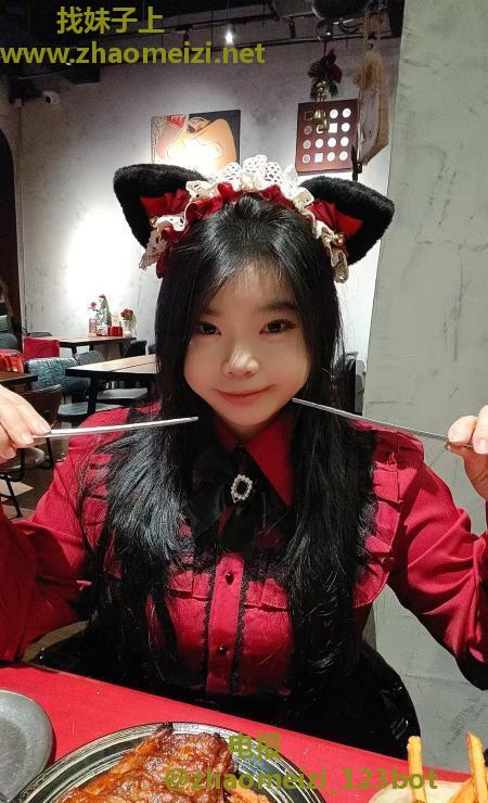 武昌肥臀嫩妹果果sm