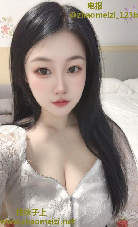 e奶巨乳玥菲
