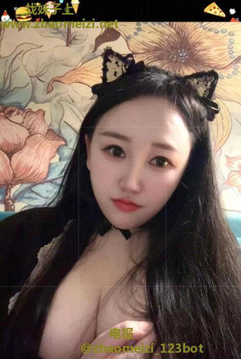 大胸少妇小姐姐