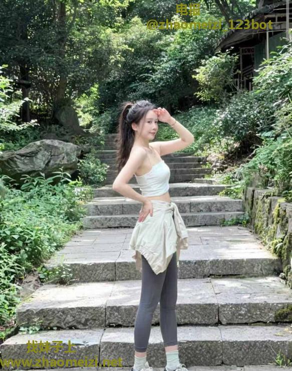 南山一字马媚儿