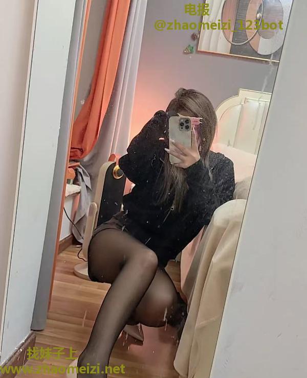 娇媚猫女孩春节在