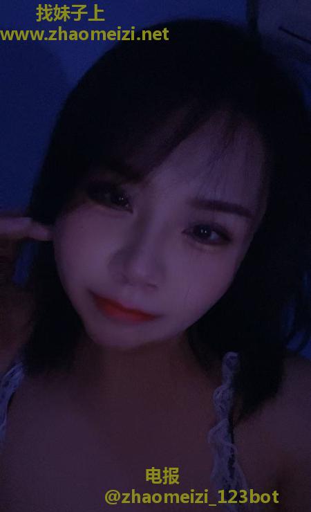 过年不打烊制服少妇