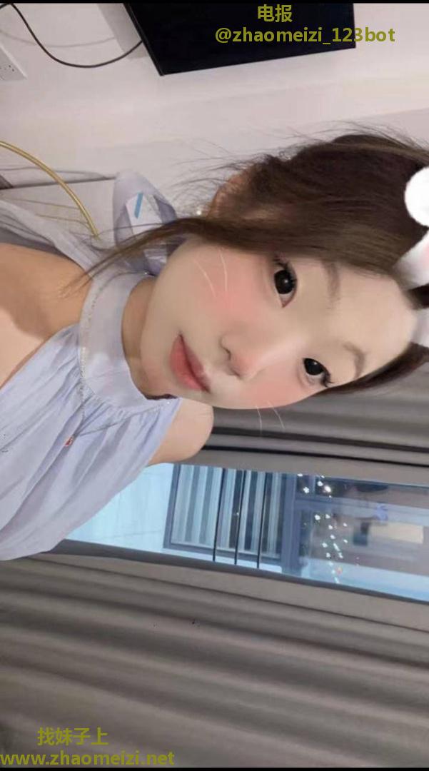 东郊刚下水的嫩妹