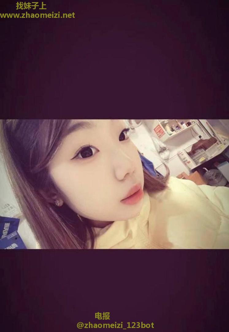 东郊刚下水的嫩妹