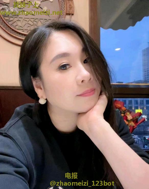 服务型韵味少妇