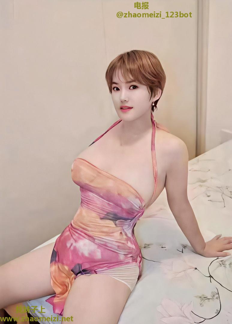 秦淮后入大奶骚货