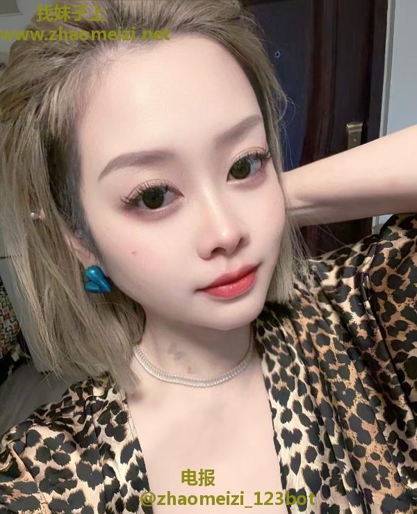 武侯娇小翘臀奶糖