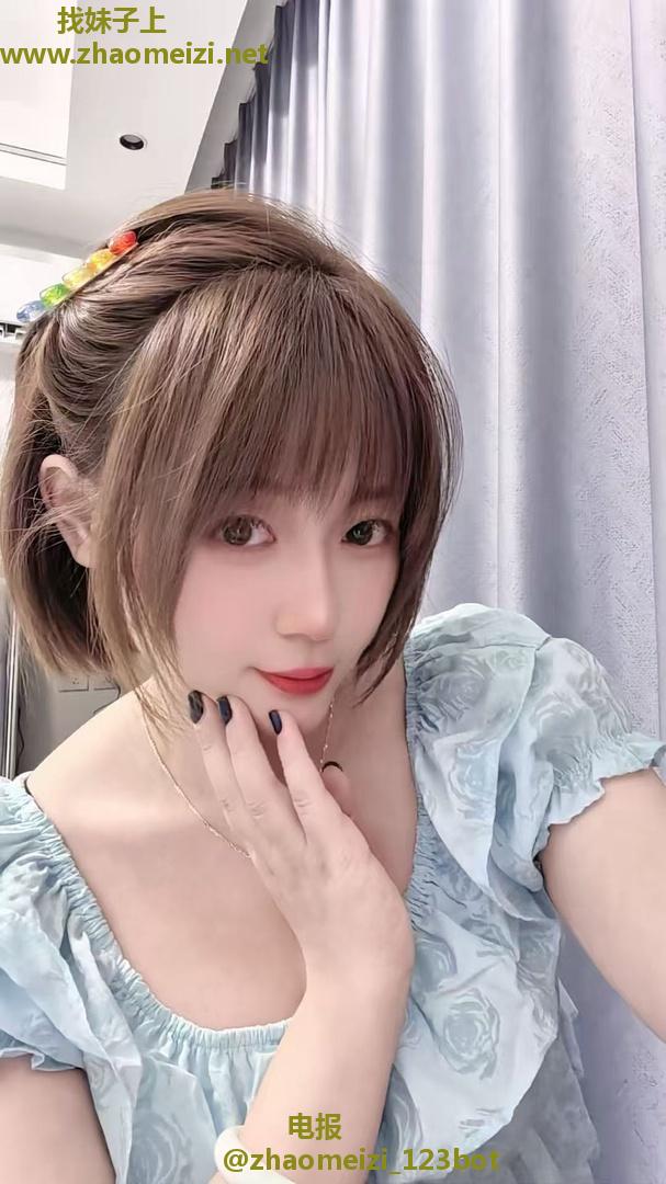 港闸短发大胸貌美