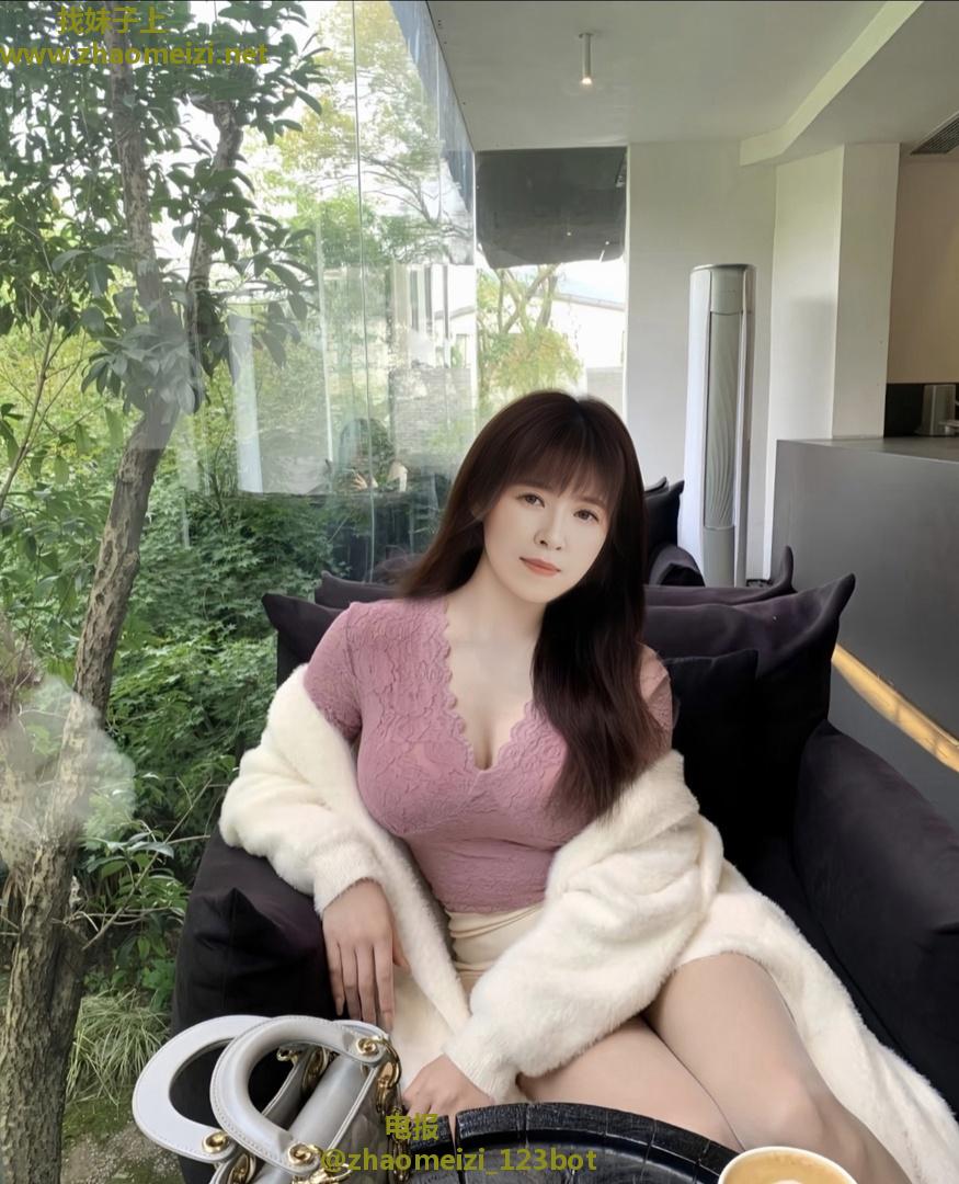 黑丝熟女sao少妇包夜