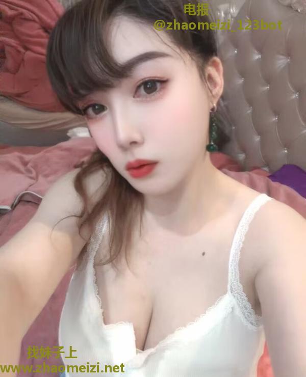 大奶欲女等待