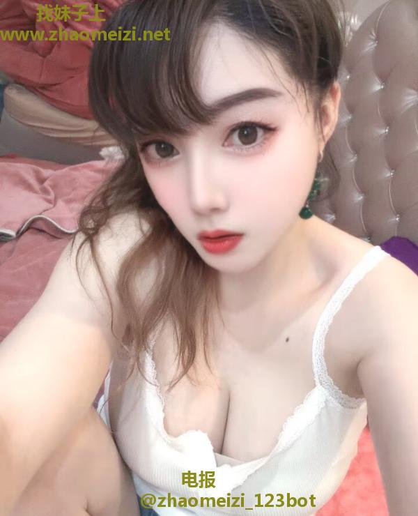 大奶欲女等待