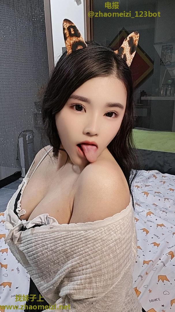 坪洲径贝美乳少妇白洁