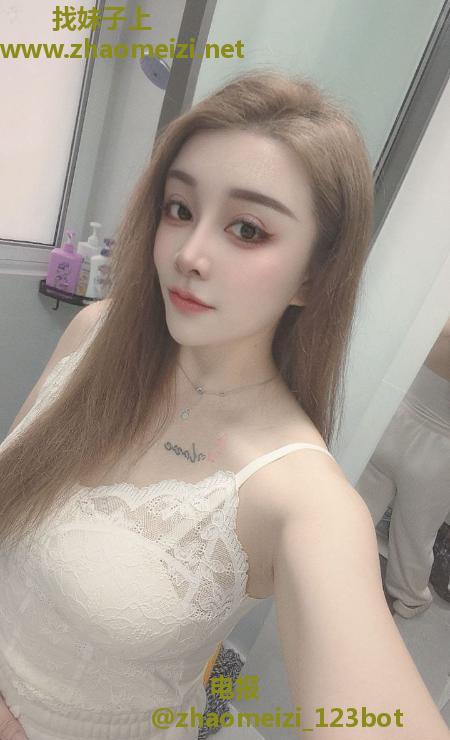 肤白女友感丽莎