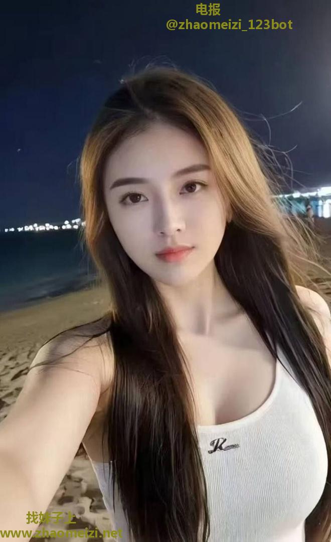 长相甜美的骚姐姐