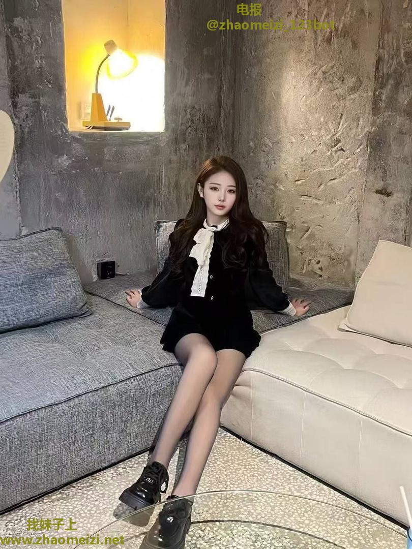 长相甜美的骚姐姐