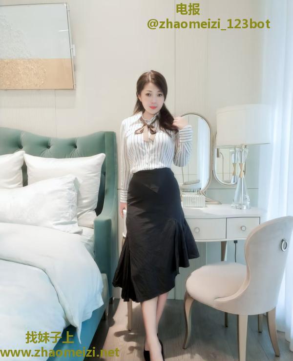 丰满翘臀小骚姐姐