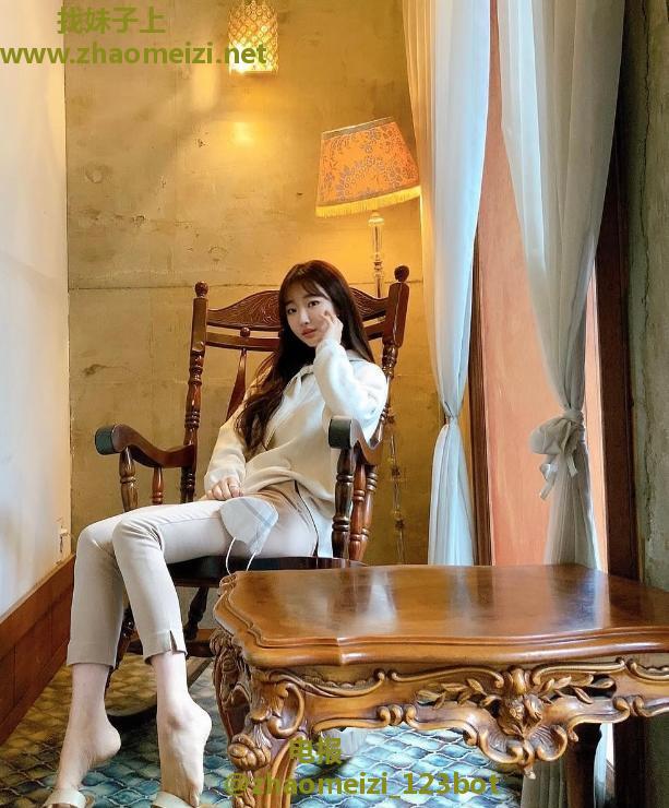 清纯大奶妹兼职