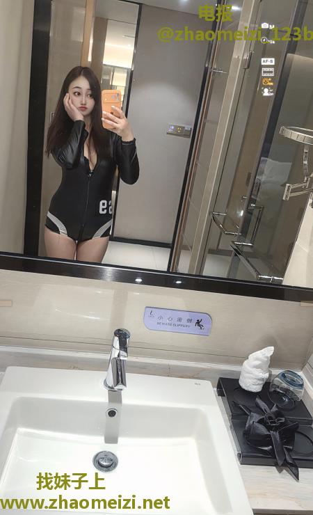 性感美腿小青