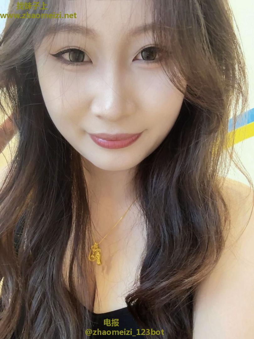 双眼皮贴逼紧紧的小姐姐