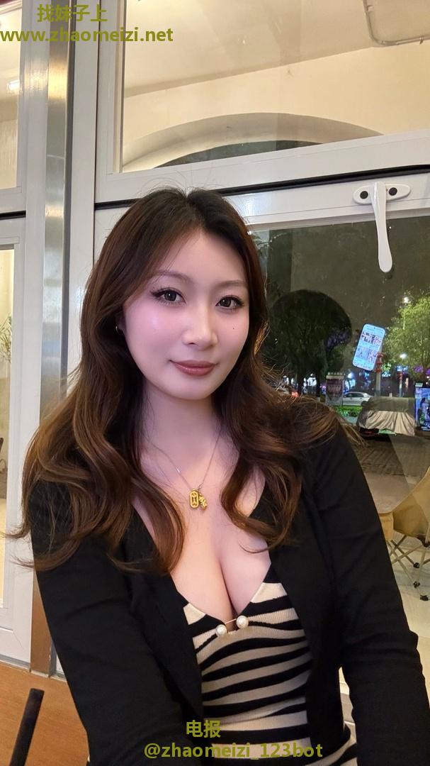 双眼皮贴逼紧紧的小姐姐