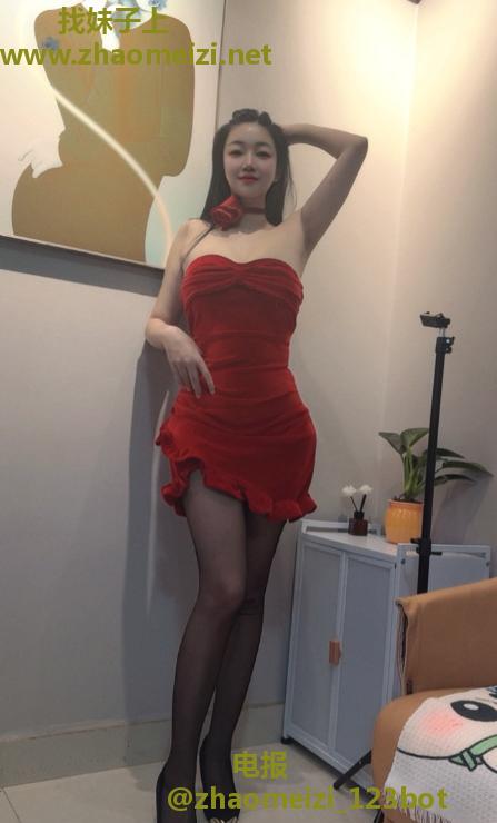 红衣舞娘