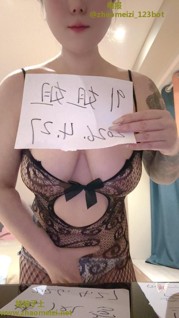 很SAO的大胸女