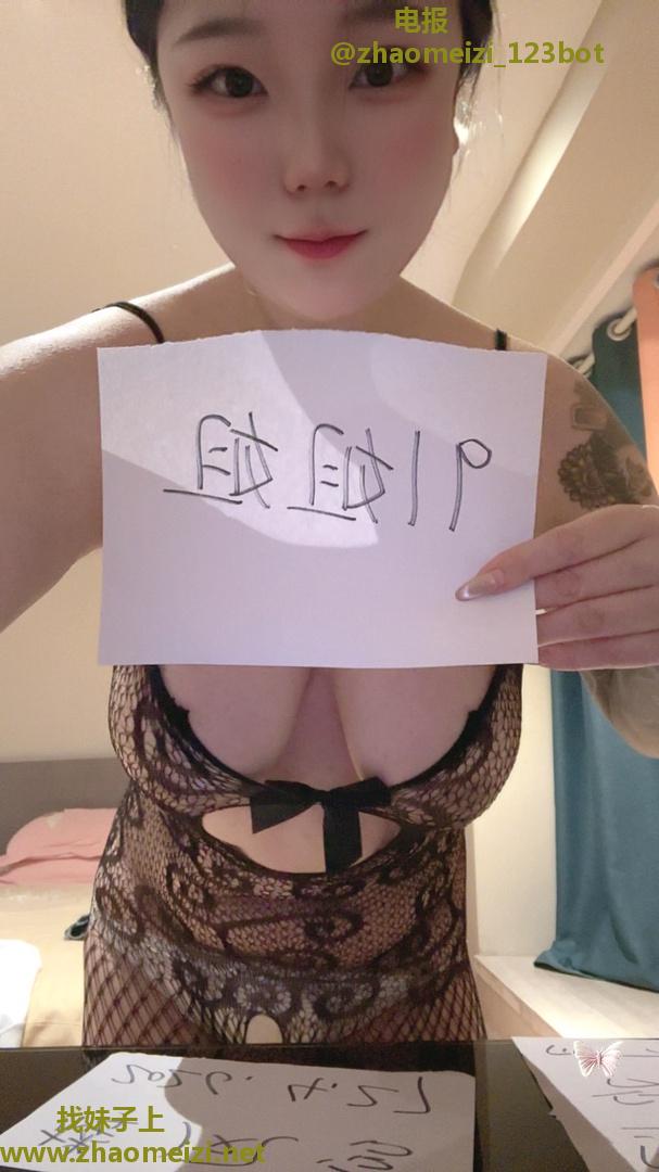 很SAO的大胸女