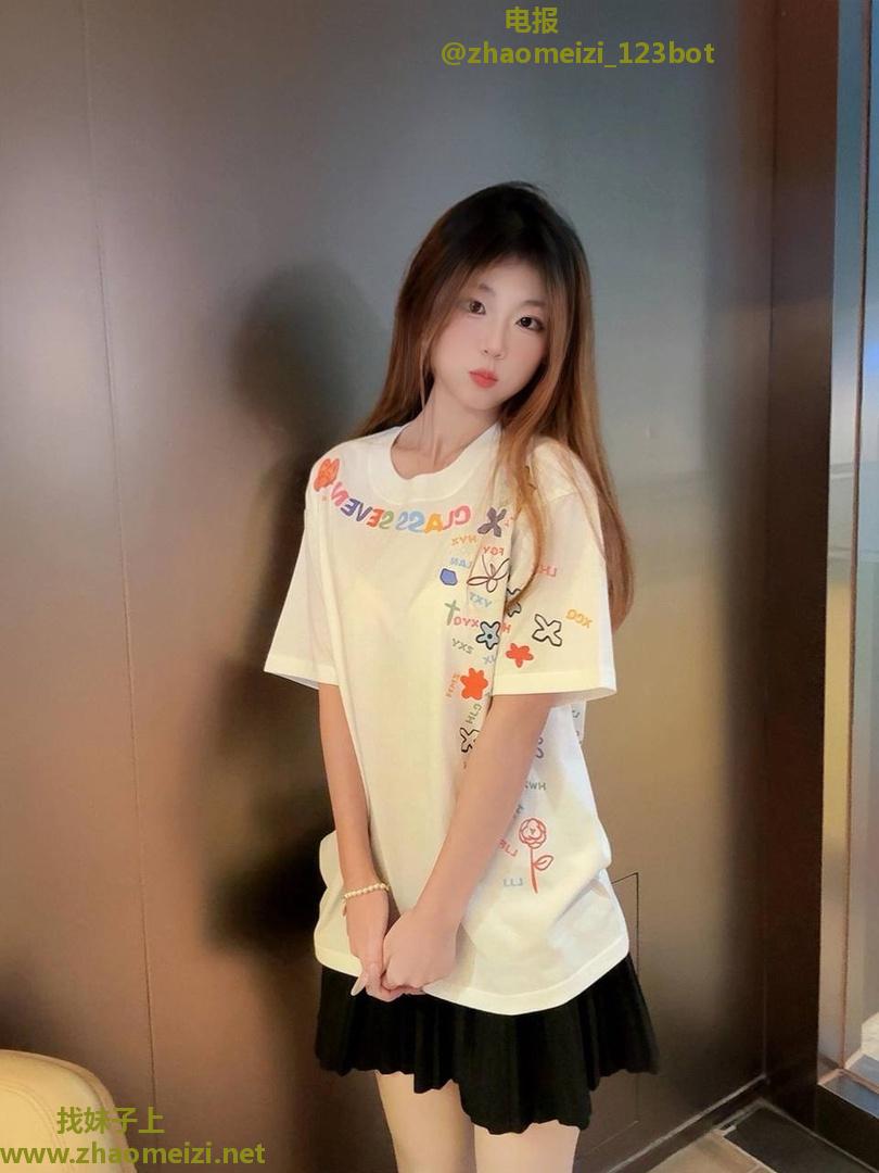 清纯闷骚软软