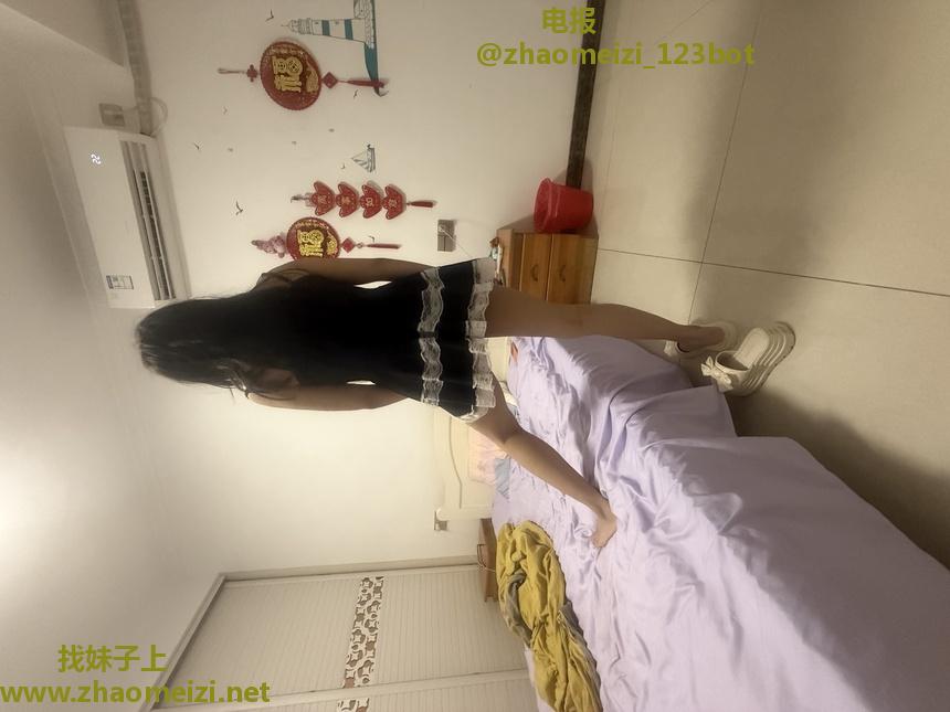 高挑性感小美女