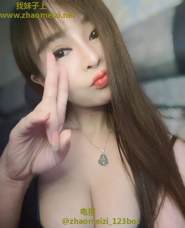 小个子大胸妹子