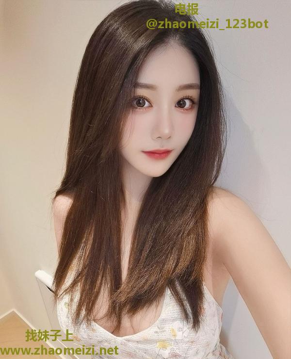 肤白大胸颜值女友绾绾
