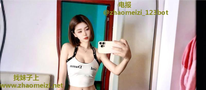 丰满短发美女