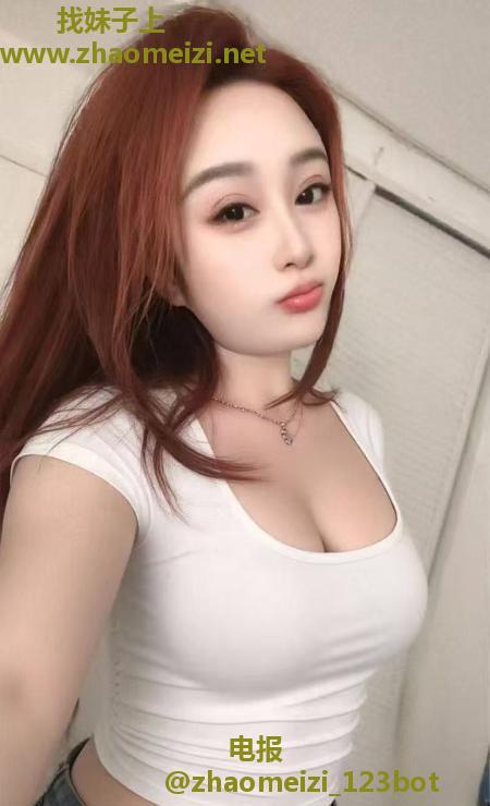 白嫩性感大胸妹妹