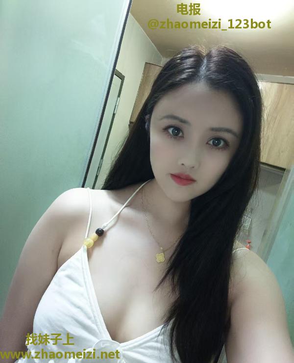 大胸诱人李一桐