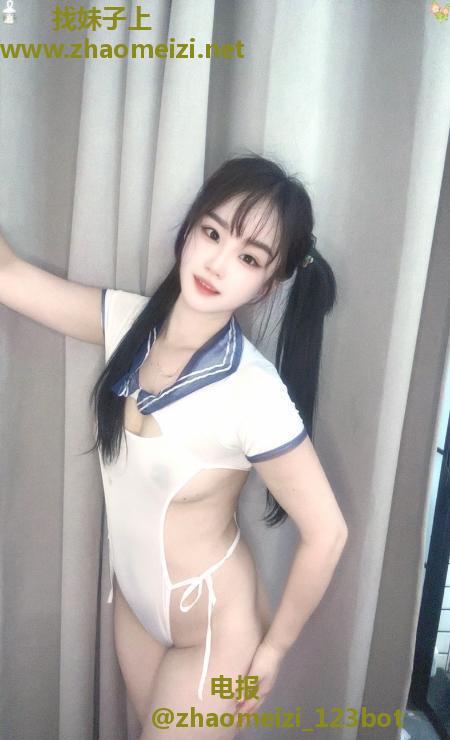 双马尾大胸妹子