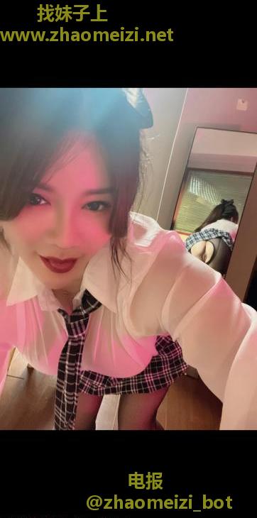 纹身巨乳姐妹花