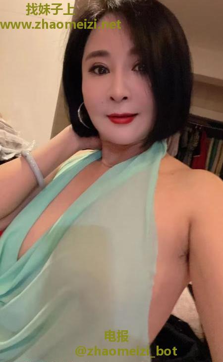 健身D奶少妇